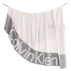 New 𧨠Calvin Klein Chevron Knit Throw Light Grey π€©